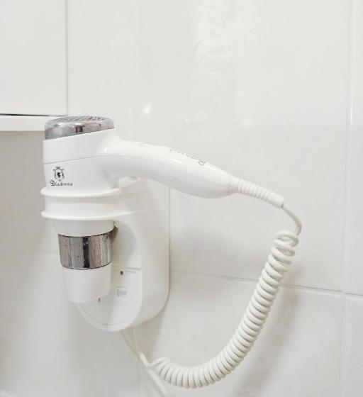 اتاق خانوادگی با چشم‌انداز کوه, Family еко номери та будинки