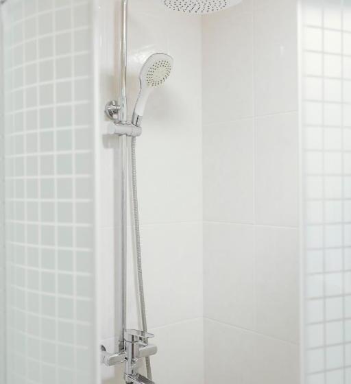 اتاق خانوادگی با چشم‌انداز کوه, Family еко номери та будинки