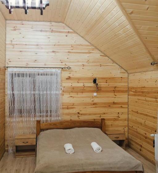 اتاق خانوادگی با چشم‌انداز کوه, Family еко номери та будинки