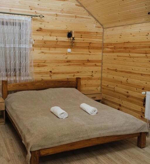 اتاق خانوادگی با چشم‌انداز کوه, Family еко номери та будинки