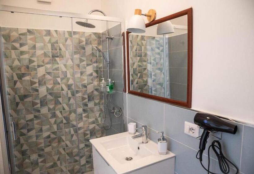اتاق استاندارد سه نفره, Koinè Comfort Rooms