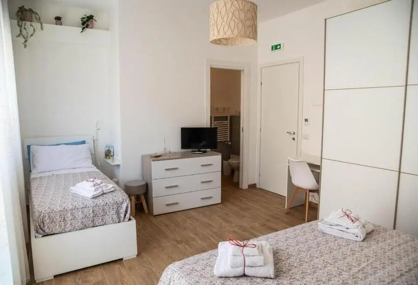 اتاق استاندارد سه نفره, Koinè Comfort Rooms