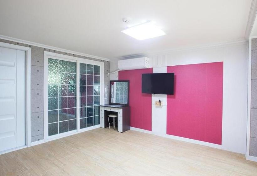 חדר משפחתי, Sangju Sogrisan Solhyanggipensyeon