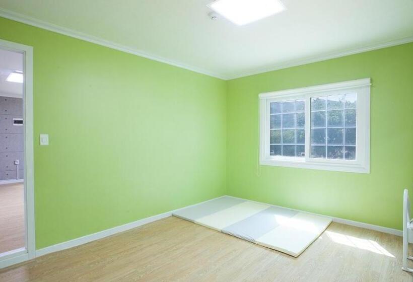 חדר משפחתי, Sangju Sogrisan Solhyanggipensyeon