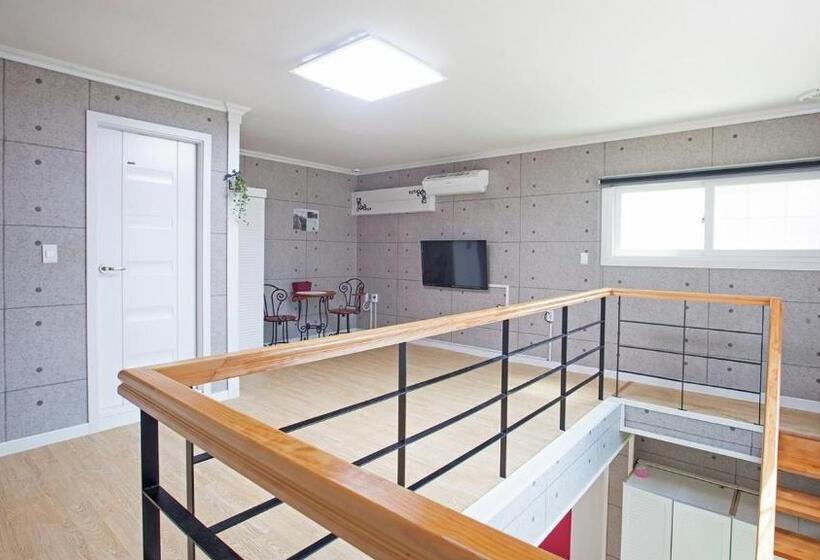 غرفة عائلية, Sangju Sogrisan Solhyanggipensyeon