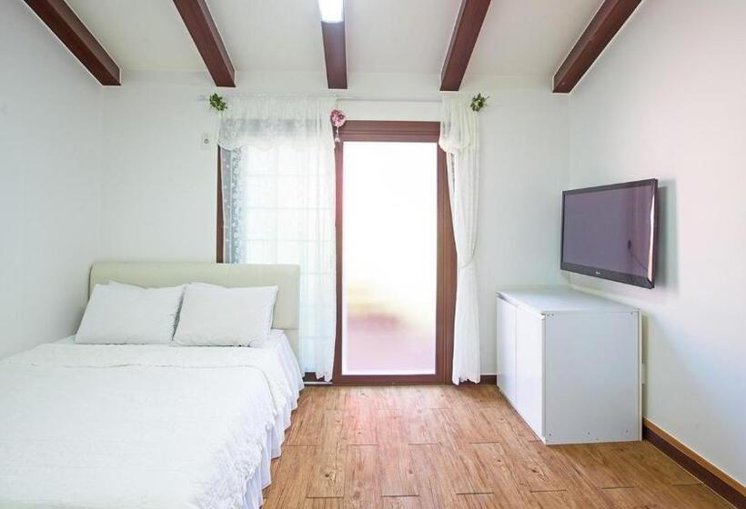 חדר סטנדרט לארבעה, Sangju Sogrisan Solhyanggipensyeon