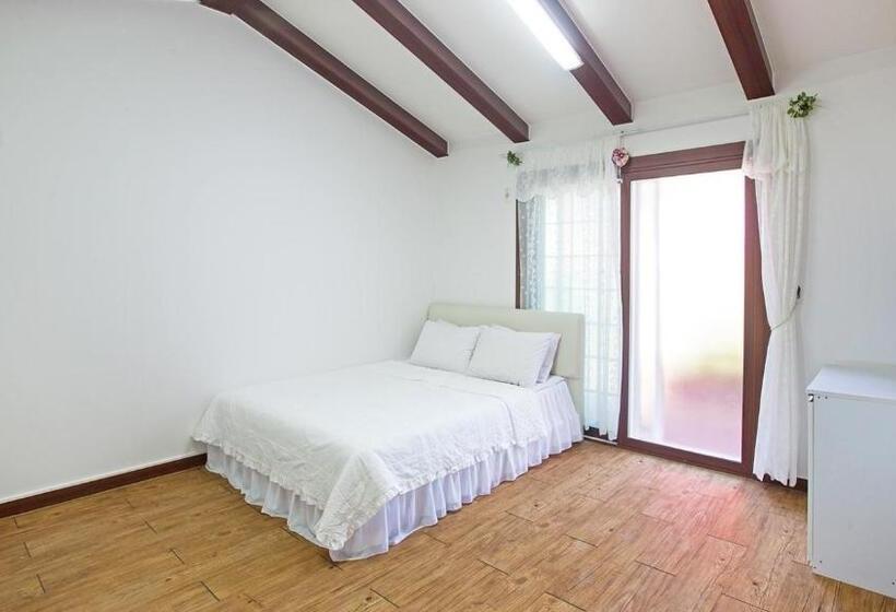 חדר סטנדרט לארבעה, Sangju Sogrisan Solhyanggipensyeon