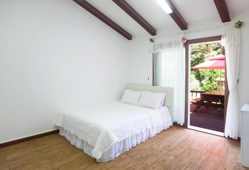 חדר סטנדרט לארבעה, Sangju Sogrisan Solhyanggipensyeon