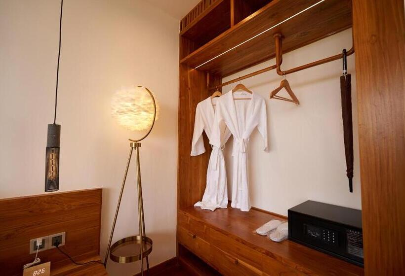 غرفة قياسية سرير كينج, The Pine Mansion