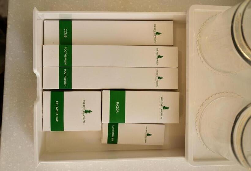 غرفة قياسية سرير كينج, The Pine Mansion