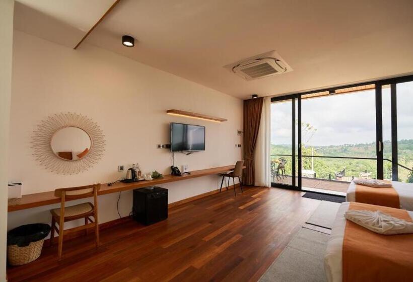 غرفة قياسية ذات إطلالة, The Pine Mansion