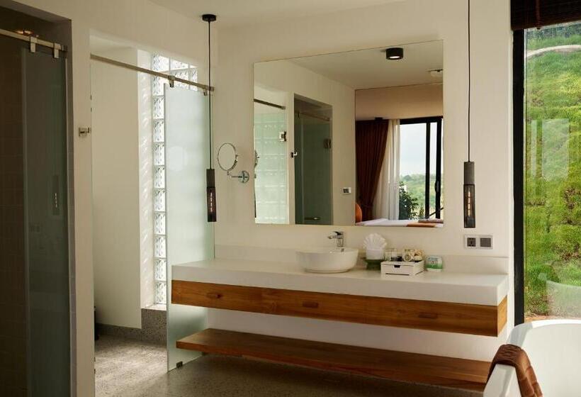 غرفة قياسية ذات إطلالة, The Pine Mansion