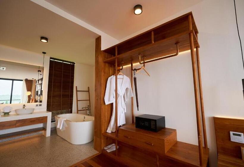 فيلا غرفتين نوم, The Pine Mansion