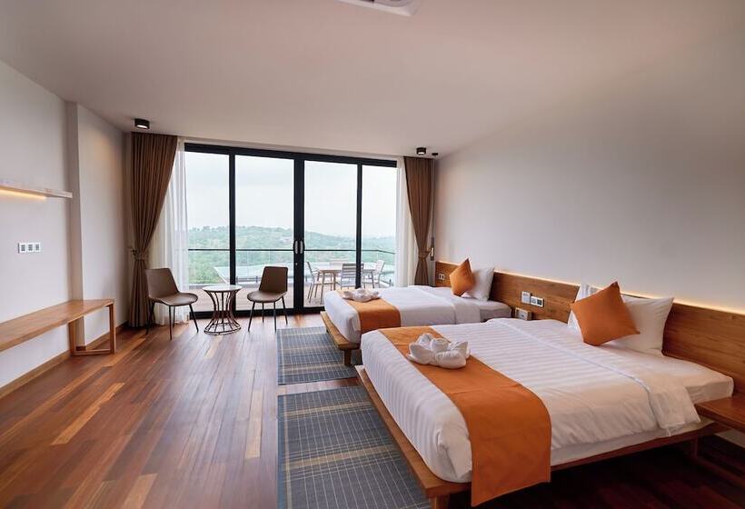 فيلا غرفتين نوم, The Pine Mansion