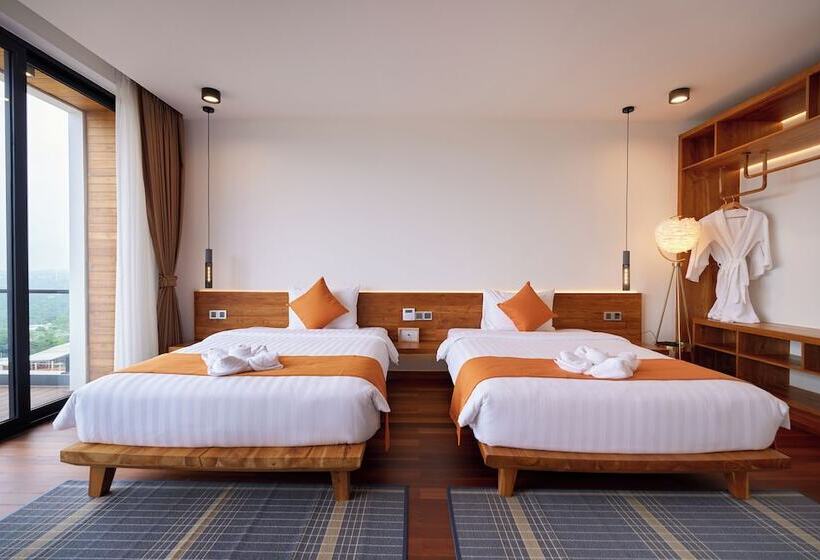 فيلا غرفتين نوم, The Pine Mansion