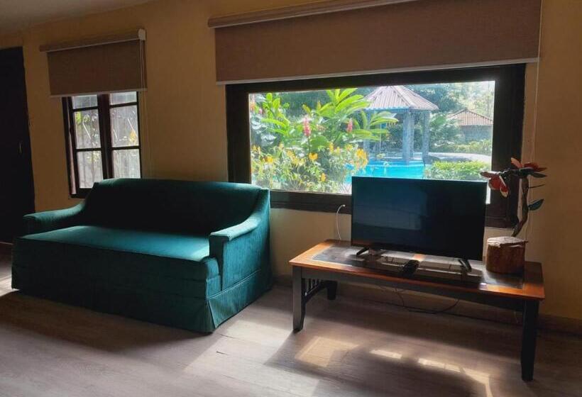 デラックスルーム, La Casa De Analu