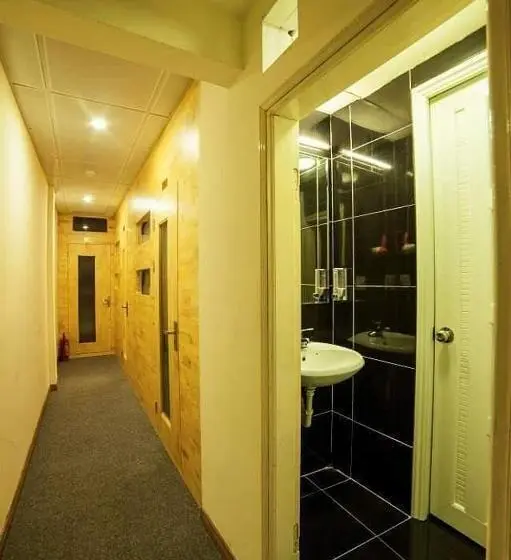 اتاق استاندارد با سرویس بهداشتی مشترک, Cocon Old Quater