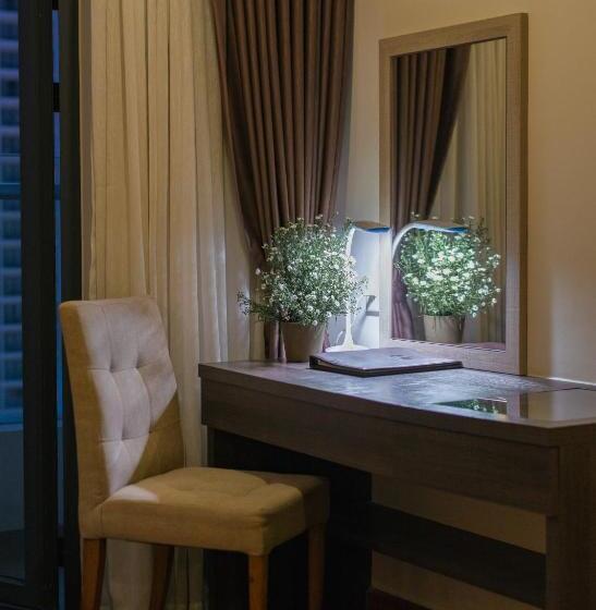 اتاق استاندارد سه تخته با بالکن, Bn Boutique Nha Trang Beach