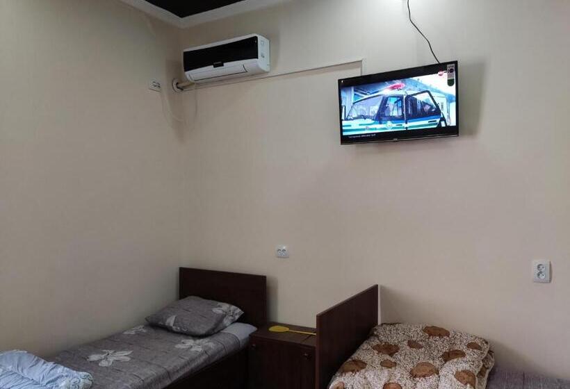 اتاق استاندارد چهارنفره با سرویس بهداشتی مشترک, Goziyon Bukhara Hostel