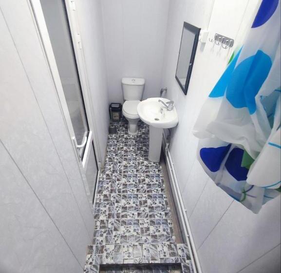 اتاق استاندارد یک نفره, Goziyon Bukhara Hostel