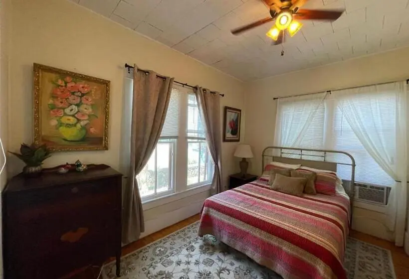 スタンダードルーム, Carriage Inn Bandera Suite 2
