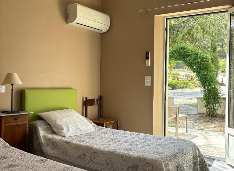 Номер Стандарт с Террасой, Domaine Saint Julien