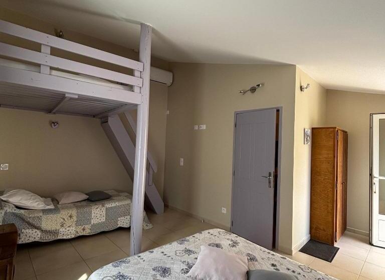 Четырехместный Номер Стандарт, Domaine Saint Julien