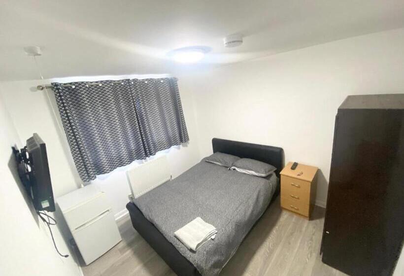 Номер Стандарт, The Royal Boutique Heathrow Lodge By London