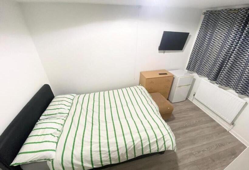 Номер Стандарт Вид на Сад, The Royal Boutique Heathrow Lodge By London