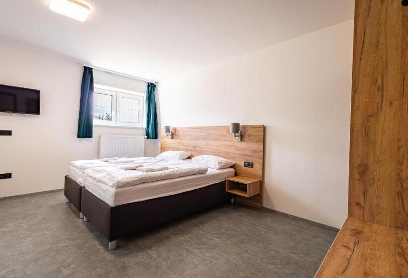 Четырехместный Номер Стандарт, Sporthotel Trhovky