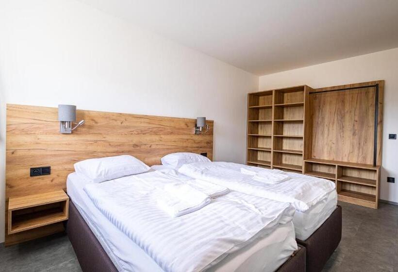 Четырехместный Номер Стандарт, Sporthotel Trhovky