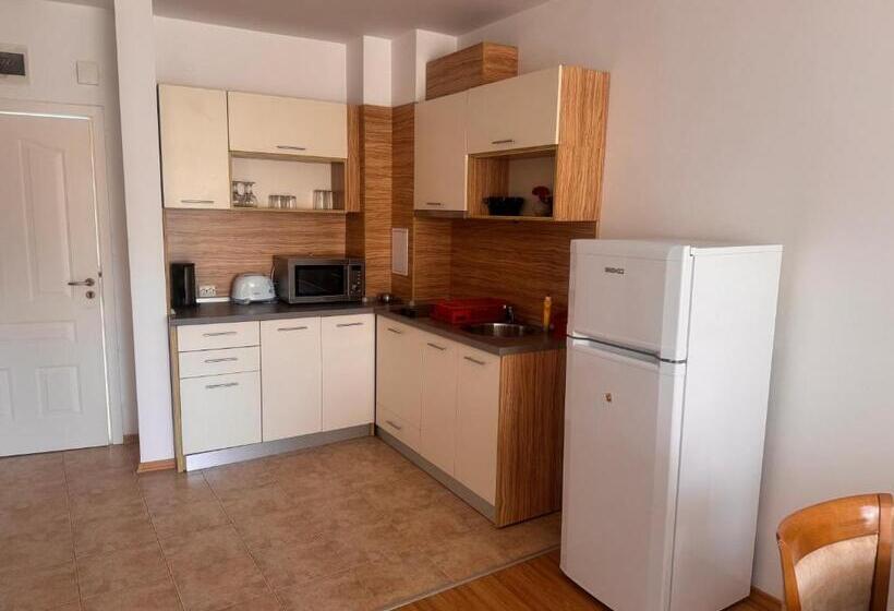 דירת חדר נוף לגינה, Aпартаменти мини в бей вю