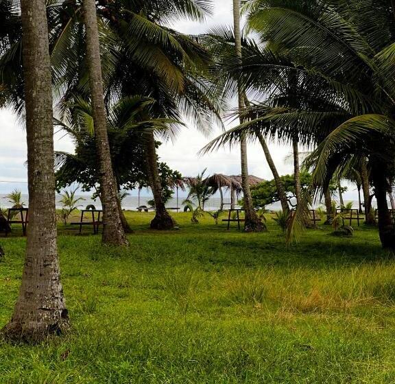 家庭间, Cabinas Playa Bandera