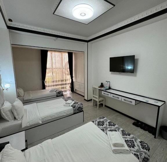 غرفة قياسية ثلاثية, Qasr