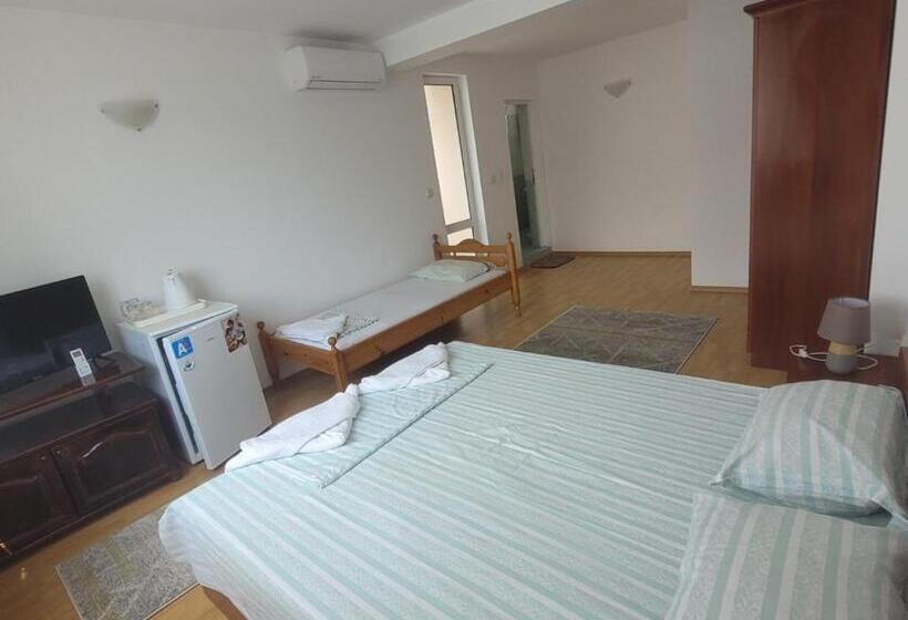 标准三人间, къща ели приморско