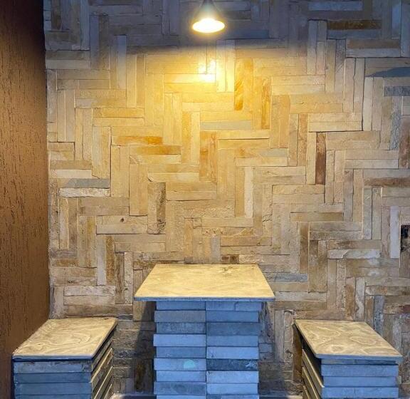 חדר סטנדרט, Ellus Motel