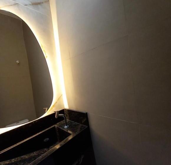 סוויטה עם בריכה, Ellus Motel