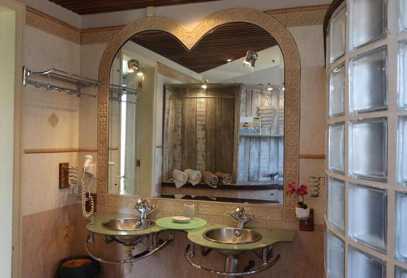 스탠다드 룸 킹사이즈 침대, Le Gite Du Bonheur Guest House & Car Rental