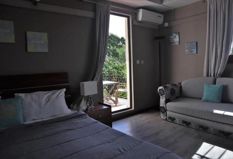 스탠다드 트리플 룸, Le Gite Du Bonheur Guest House & Car Rental