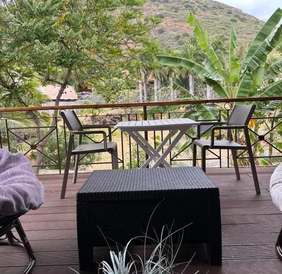 اتاق خانوادگی با چشم‌انداز کوه, Le Gite Du Bonheur Guest House & Car Rental
