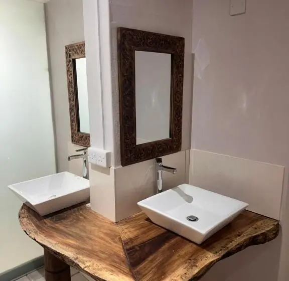 اتاق خانوادگی, Le Gite Du Bonheur Guest House & Car Rental