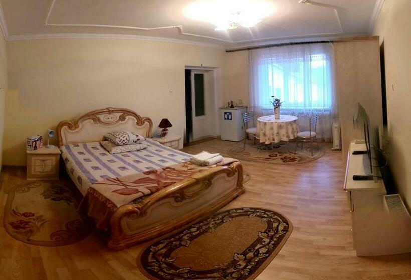 اتاق لوکس با تخت بزرگ, Navigator