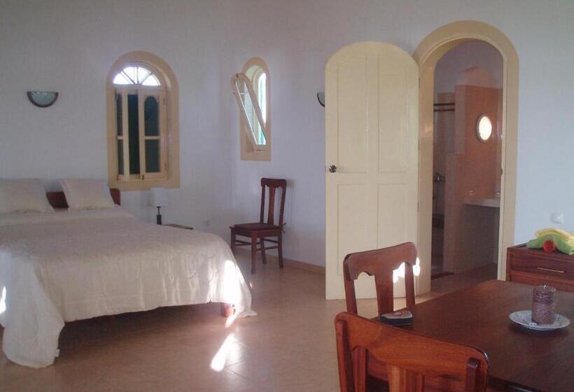 اتاق استاندارد با بالکن, Torre Sabina