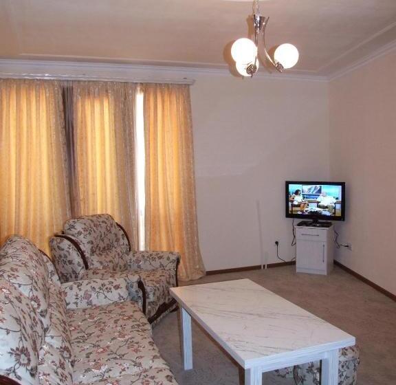 جناح مطلّ علي الجبل, Central