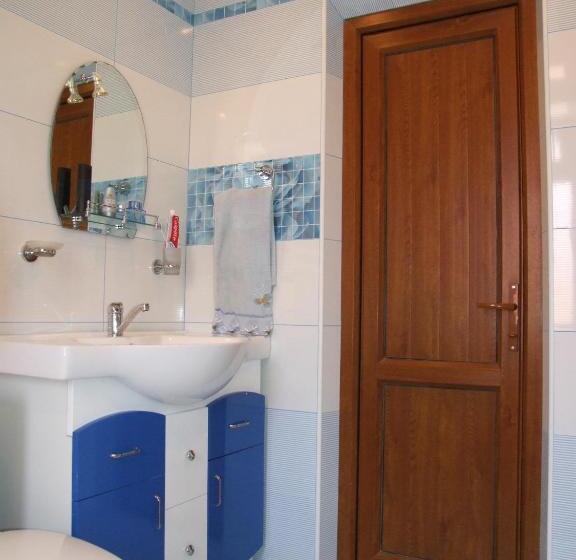 جناح مطلّ علي الجبل, Central