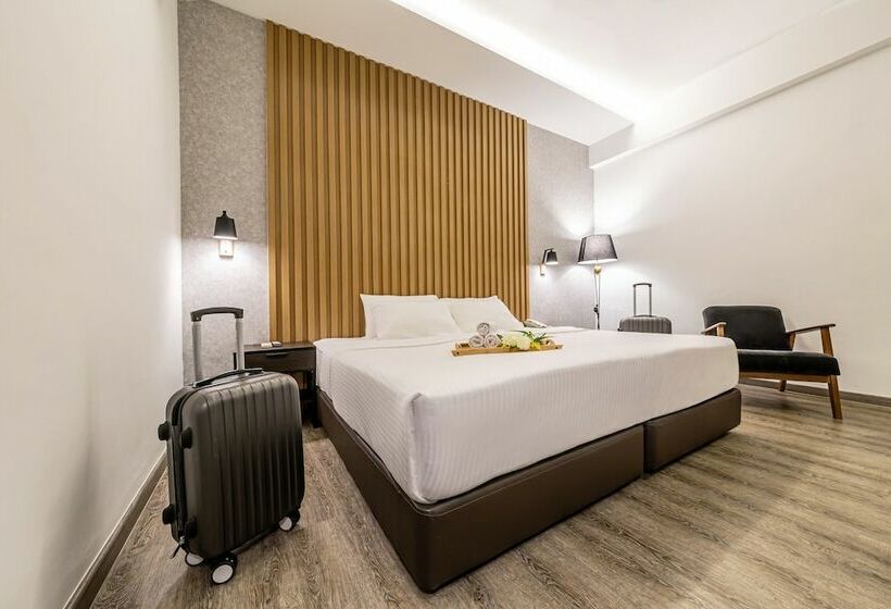 Deluxe Rum, Thy Executive