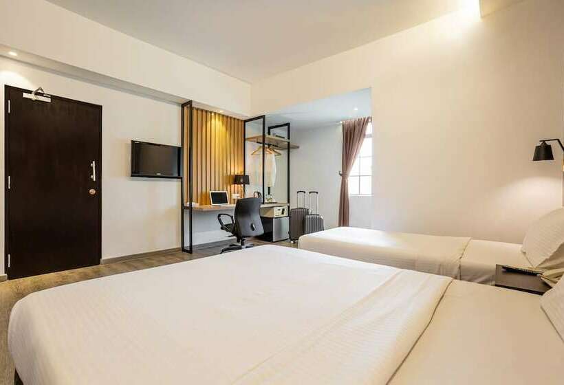 Deluxe Trippelrum, Thy Executive