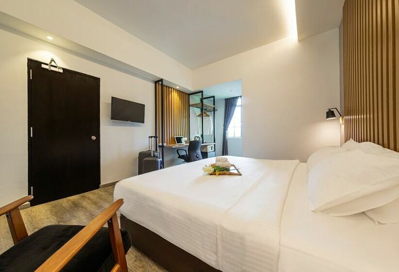 Deluxe Rum, Thy Executive