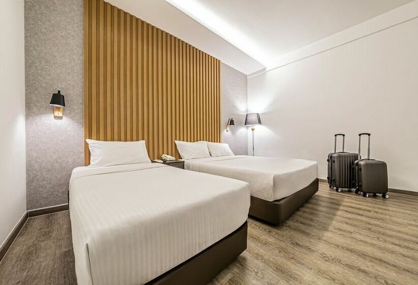 Deluxe Trippelrum, Thy Executive