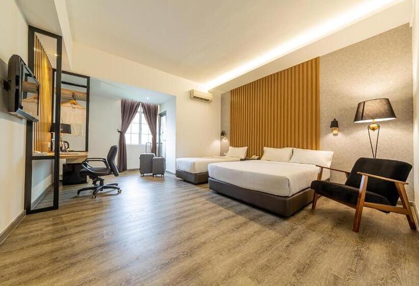 Deluxe Trippelrum, Thy Executive